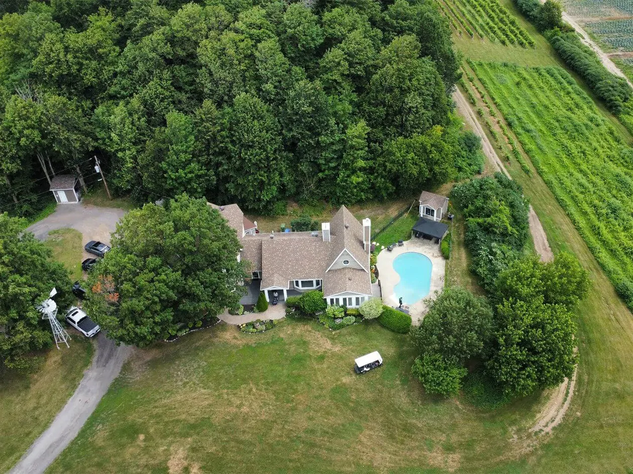 Domaine viticole et agrotouristique à vendre à Oka